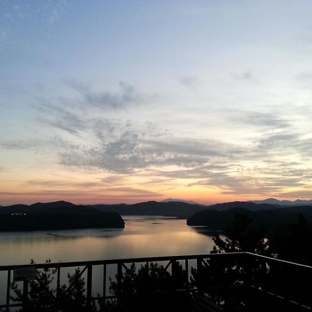 Asia Lakeside Hotel Джинджу Екстериор снимка