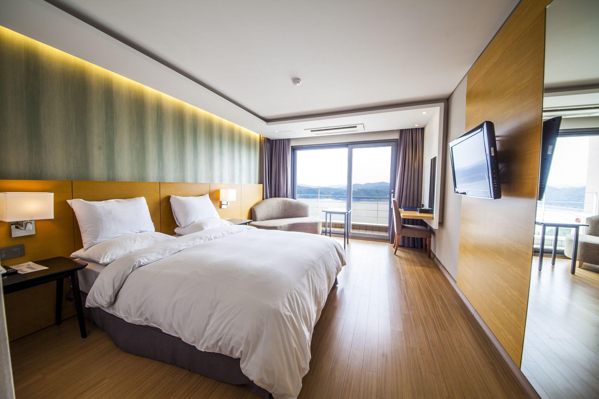 Asia Lakeside Hotel Джинджу Екстериор снимка