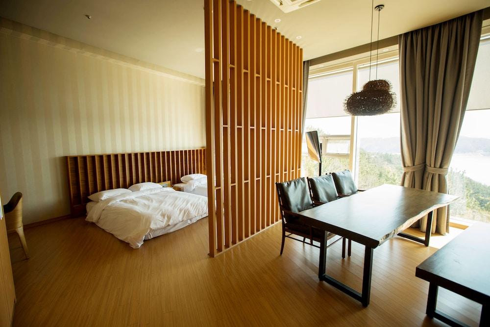 Asia Lakeside Hotel Джинджу Екстериор снимка